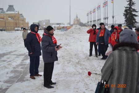 Нижегородские коммунисты провели возложение цветов к памятнику В.И. Ленина
