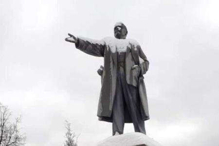 Ленинградская область. Вашим, товарищ, сердцем и именем…