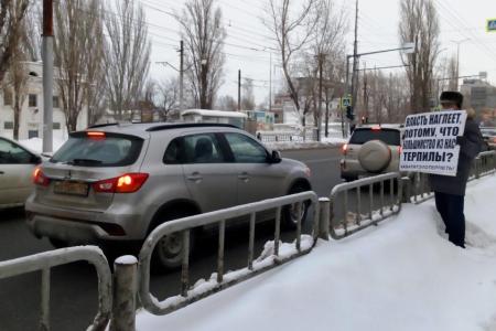 Саратовские коммунисты провели серию одиночных пикетов