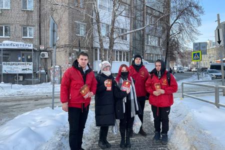Самарские комсомольцы поздравили учащихся с Днем студента