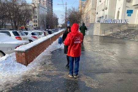 Самарские комсомольцы поздравили учащихся с Днем студента