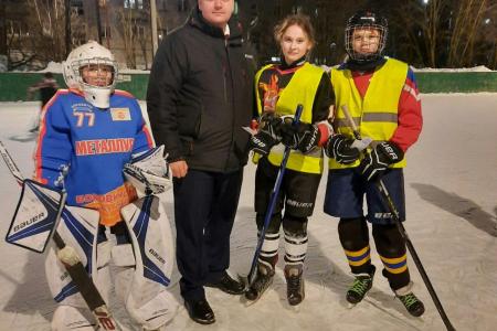 Новгородская область: к 100-летию пионерской организации Новгородский обком ЛКСМ совместно с Боровичским райкомом КПРФ организовали хоккейный турнир