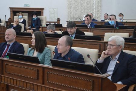 Алтайский край. Депутаты КПРФ в местном законодательном органе отстаивают права трудящихся