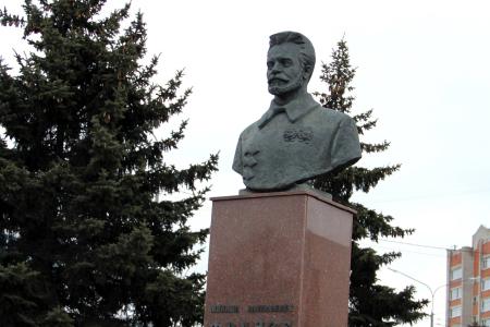 Ярославские коммунисты и сторонники партии отметили 104-ю годовщину Советской Армии и Военно-морского флота