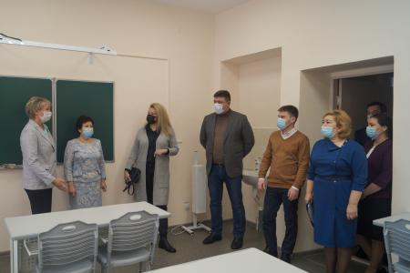 Удмуртия. Депутат Госдумы Мария Дробот выяснила, как реализуется проект «Образование» в Можге и провела встречу с жителями района
