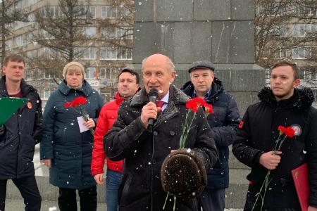 Владимирские коммунисты провели митинг в День защитника отечества