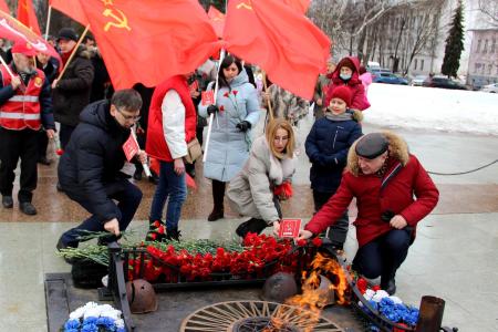 Ярославские коммунисты и сторонники партии отметили 104-ю годовщину Советской Армии и Военно-морского флота