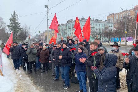 Владимирские коммунисты провели митинг в День защитника отечества