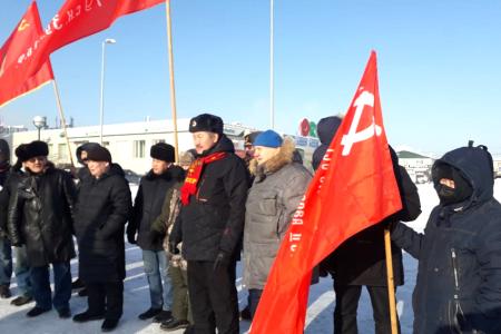 Коммунисты Якутии отмечают День защитника Отечества и признание народных республик