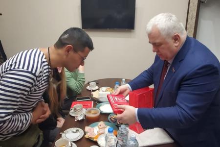 К.К. Тайсаев встретился с депутатом Конгресса Перу от левой партии «Свободная Перу» А. Рейесом Камой