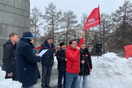 Владимирские коммунисты провели митинг в День защитника отечества