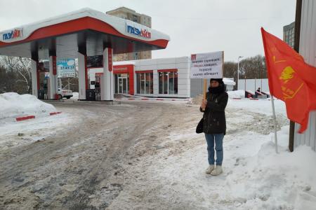Ивановские коммунисты проводят пикеты против повышения цен на бензин и продукты питания