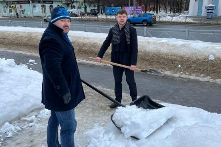 Владимирские коммунисты провели митинг в День защитника отечества