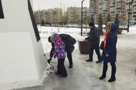 Санкт-Петербург. Коммунисты отметили день создания народной армии