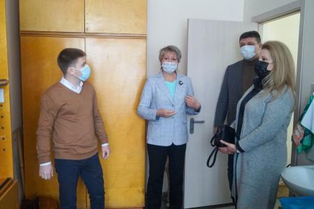 Удмуртия. Депутат Госдумы Мария Дробот выяснила, как реализуется проект «Образование» в Можге и провела встречу с жителями района