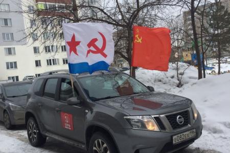 Свердловские коммунисты возложили цветы в честь Дня защитника Отечества