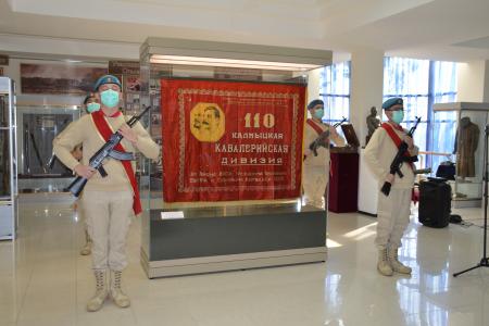 Первый секретарь Калмыцкого рескома КПРФ Николай Нуров выступил на представлении боевого Красного знамени 110-й Отдельной Калмыцкой кавалерийской дивизии