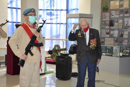 Первый секретарь Калмыцкого рескома КПРФ Николай Нуров выступил на представлении боевого Красного знамени 110-й Отдельной Калмыцкой кавалерийской дивизии