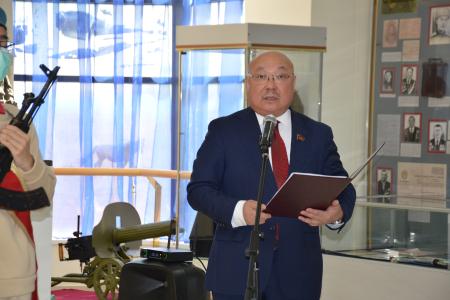 Первый секретарь Калмыцкого рескома КПРФ Николай Нуров выступил на представлении боевого Красного знамени 110-й Отдельной Калмыцкой кавалерийской дивизии