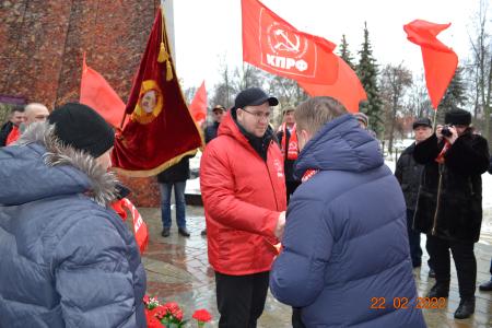 Нижегородские коммунисты возложили венок и цветы к Вечному Огню