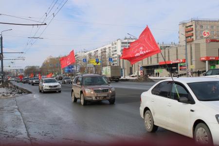 Коммунисты и сторонники поздравили жителей Челябинска с Днём Советской Армии и Военно-Морского Флота