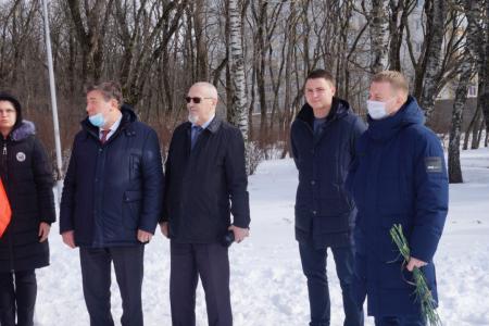 Лидер ставропольских коммунистов Виктор Гончаров: Кумачовые пионерские галстуки сродни Знамени Победы!
