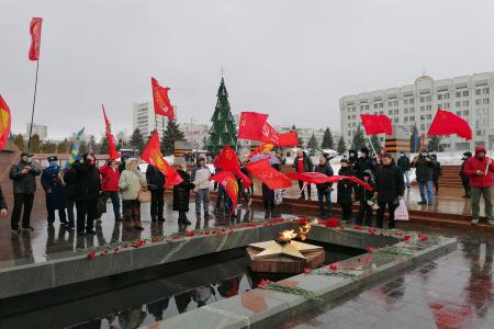 Самарские коммунисты отметили День рождения Красной Армии