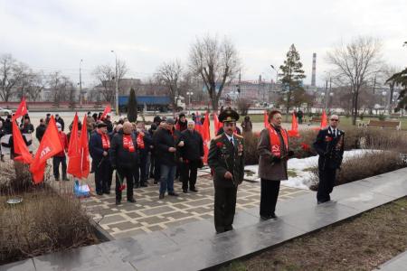 Сталинградские коммунисты провели праздничный митинг