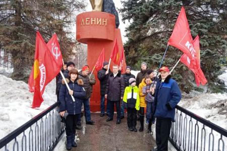 День Советской Армии и Военно-Морского Флота отметили в Саратовской области