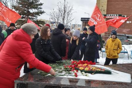 Коммунисты возложили цветы к мемориалам в городе Тюмени