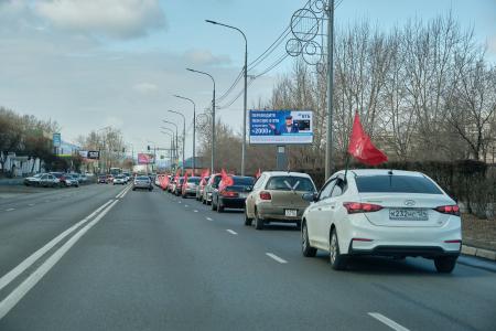 Красноярские коммунисты провели автопробег в поддержку ДНР и ЛНР