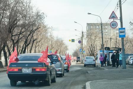 Красноярские коммунисты провели автопробег в поддержку ДНР и ЛНР