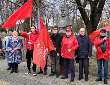 Краснодарский край, Белореченск. Активисты КПРФ и ЛКСМ почтили память И.В. Сталина