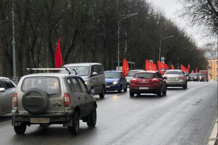 Новгородские коммунисты провели патриотический автопробег в поддержку российской армии "За мир без нацизма"