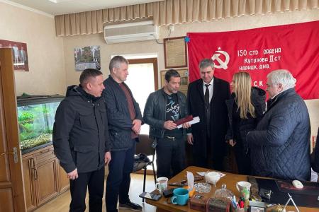 Депутаты фракции КПРФ прибыли с гуманитарным визитом в Луганскую Народную Республику