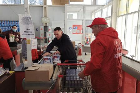 Кубанские коммунисты доставили гуманитарный груз для эвакуированных жителей Донбасса в Ростов-на-Дону
