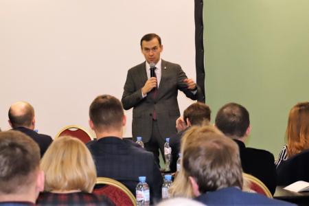 Юрий Афонин – слушателям ЦПУ: КПРФ предлагает программу, которая защитит экономику от западных санкций