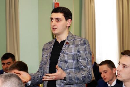 Юрий Афонин – слушателям ЦПУ: КПРФ предлагает программу, которая защитит экономику от западных санкций