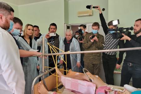 Депутаты КПРФ навестили раненых защитников ЛНР и вручили им юбилейные медали «100-летие образования СССР»