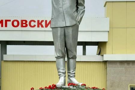 В Марий Эл возложили цветы к памятнику Сталину