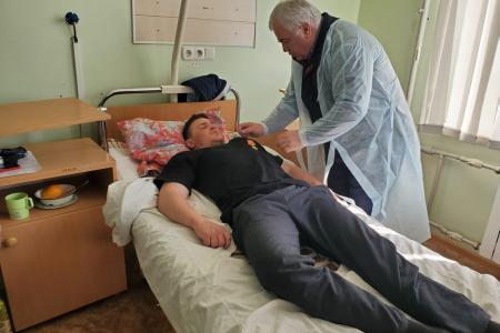 Депутаты КПРФ навестили раненых защитников ЛНР и вручили им юбилейные медали «100-летие образования СССР»