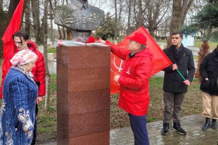 Краснодарский край, Белореченск. Активисты КПРФ и ЛКСМ почтили память И.В. Сталина