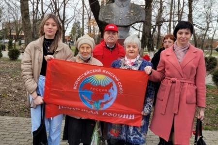 Краснодарский край, Белореченск. Активисты КПРФ и ЛКСМ почтили память И.В. Сталина