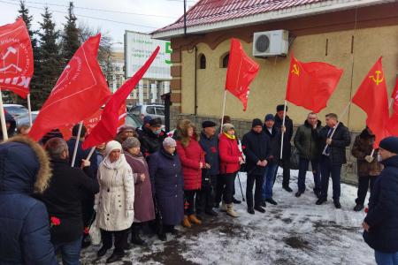 Пензенские коммунисты почтили память Иосифа Виссарионовича Сталина