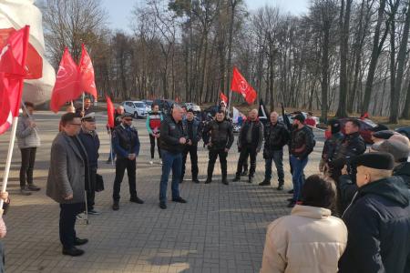 Калининградские коммунисты провели автопробег в поддержку армии РФ на Украине
