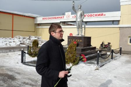 В Марий Эл возложили цветы к памятнику Сталину