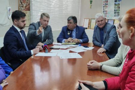 Екатеринбург. Депутаты-коммунисты потребовали от МУГИСО снять с аукциона земли парковки спорткомплекса «Луч»