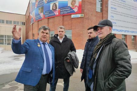 Екатеринбург. Депутаты-коммунисты потребовали от МУГИСО снять с аукциона земли парковки спорткомплекса «Луч»