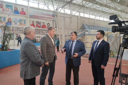 Екатеринбург. Депутаты-коммунисты потребовали от МУГИСО снять с аукциона земли парковки спорткомплекса «Луч»