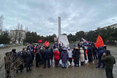 Коммунисты Дагестана провели автопробеги и митинги